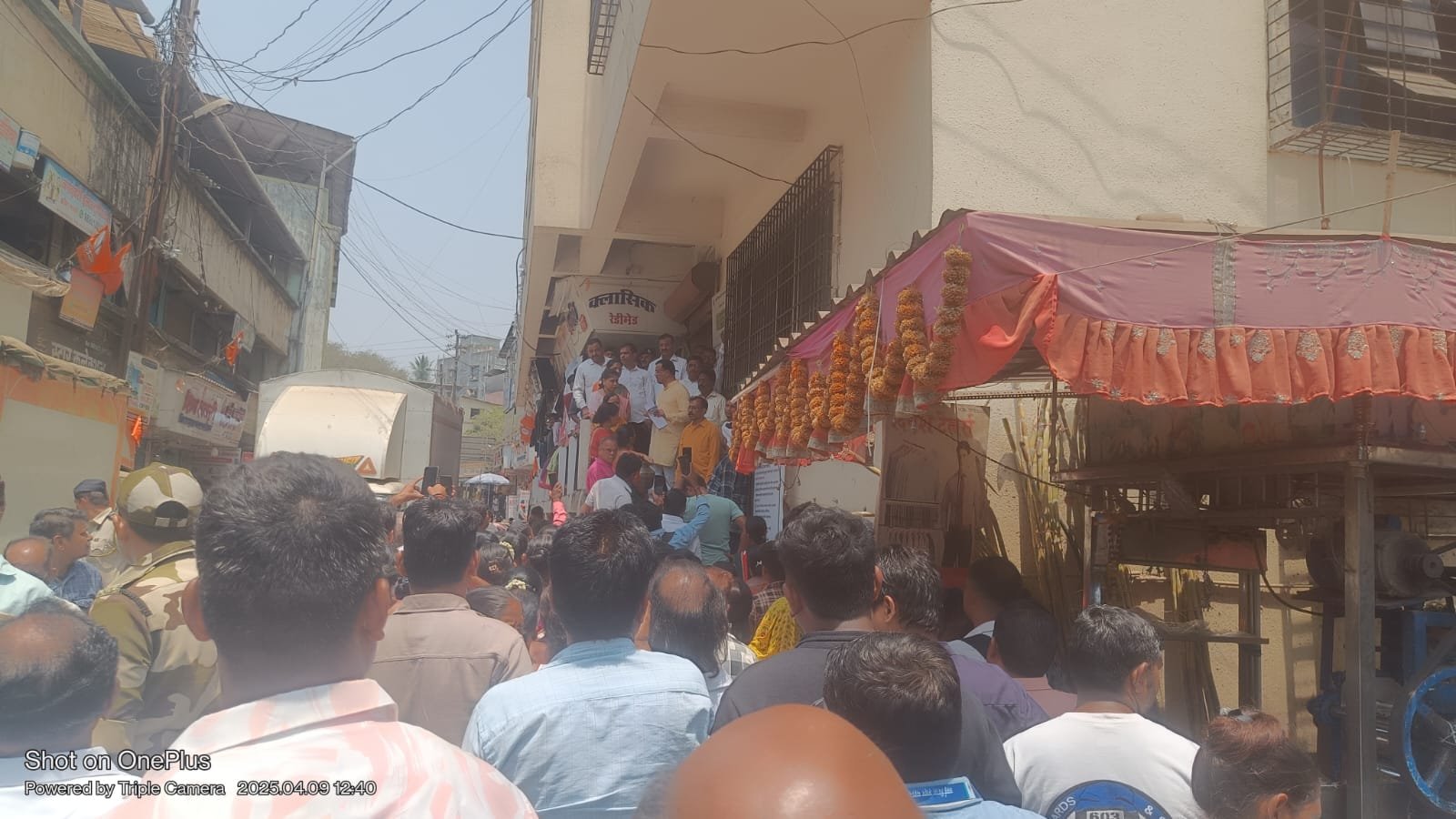 वसई पूर्व के ग्रामीण इलाकों में पानी की किल्लत पर नगरसेविका प्रीती म्हात्रे के नेतृत्व में ठिय्या आंदोलन |