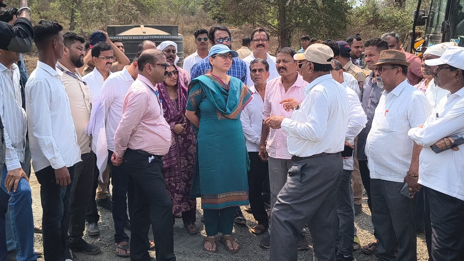 कामण–बापाने सड़क परियोजना पर विधायक Sneha Dube Pandit ने किया निरीक्षण, मंदिर और मैदान सुरक्षित रखने के निर्देश |