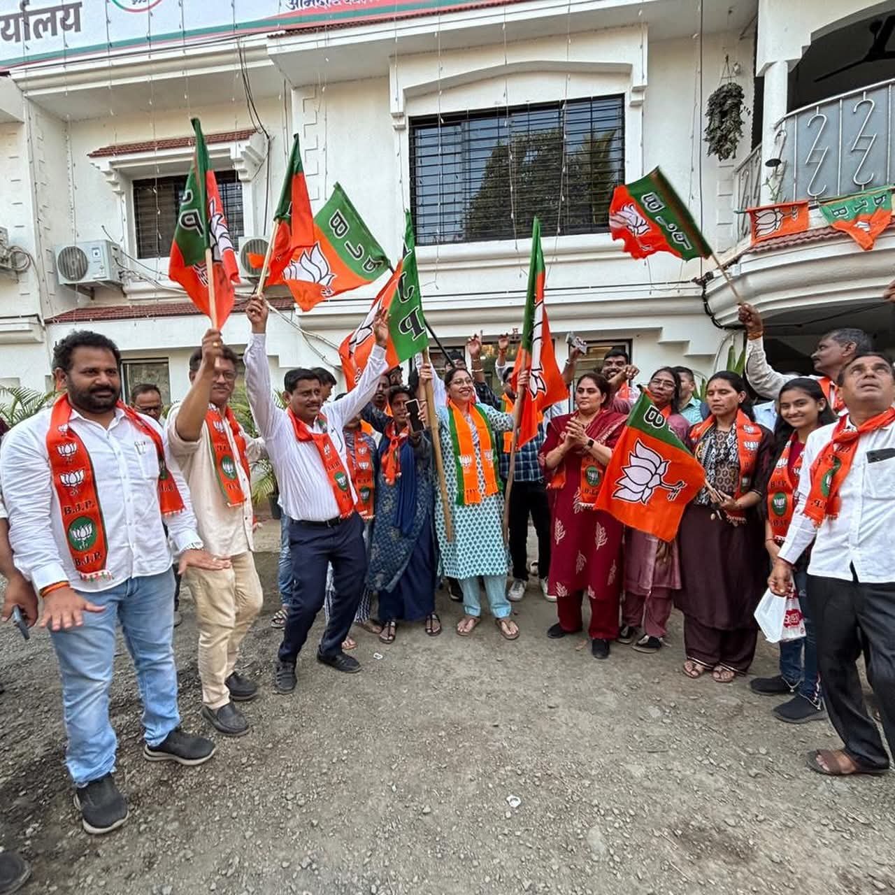 विधायक स्नेहा दुबे पंडित के जनसंपर्क कार्यालय में मनाया गया ऐतिहासिक जीत का जश्न |