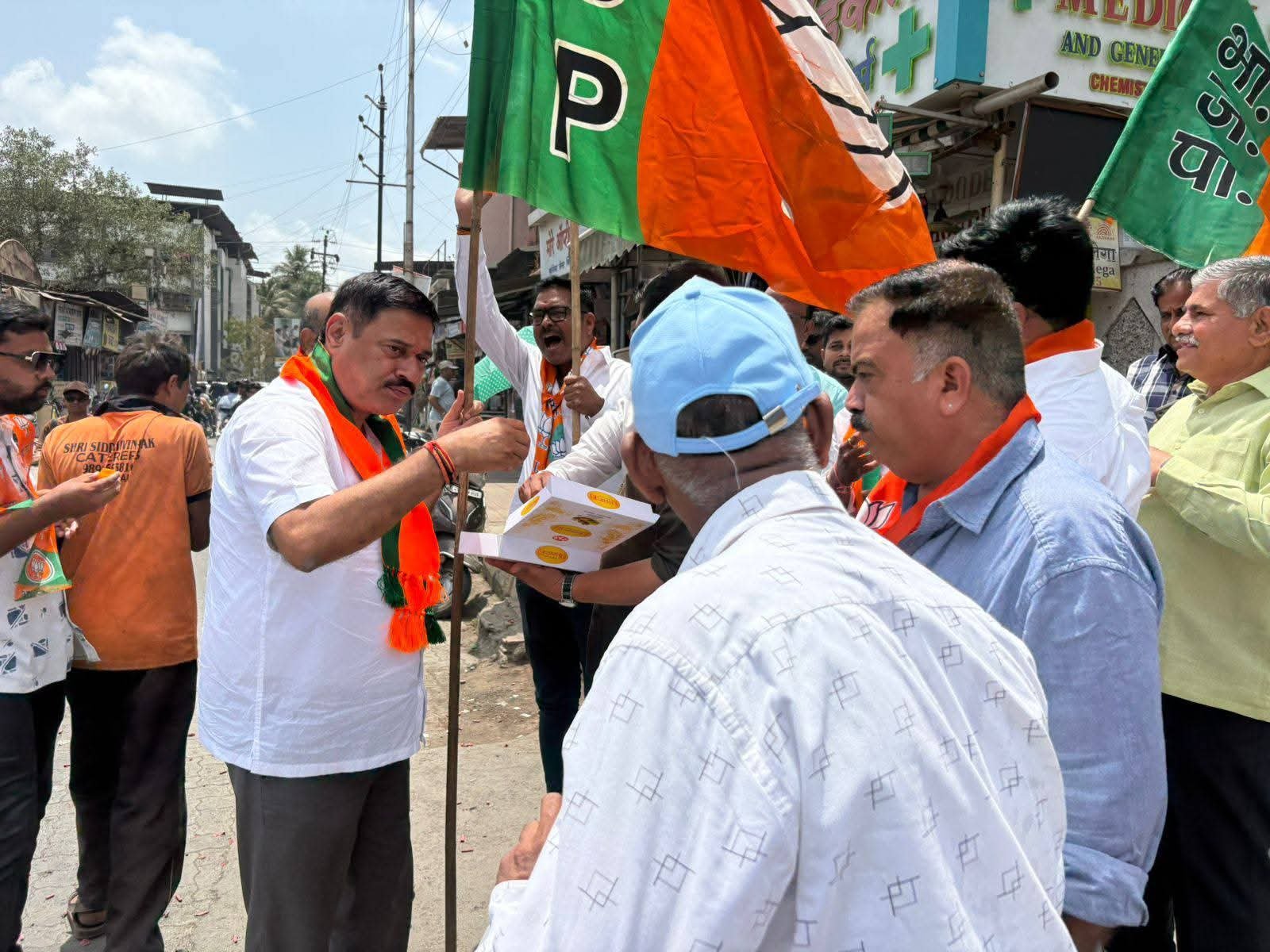 बंपर जीत के बाद विरार में भाजपा का जश्न, विधायक कार्यालय में गूंजे विजय के नारे |
