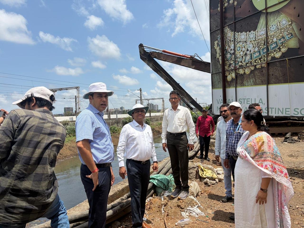वसई-विरार में मानसून से पहले तेज हुई नालों की सफाई, आयुक्त ने लिया तैयारियों का जायजा |