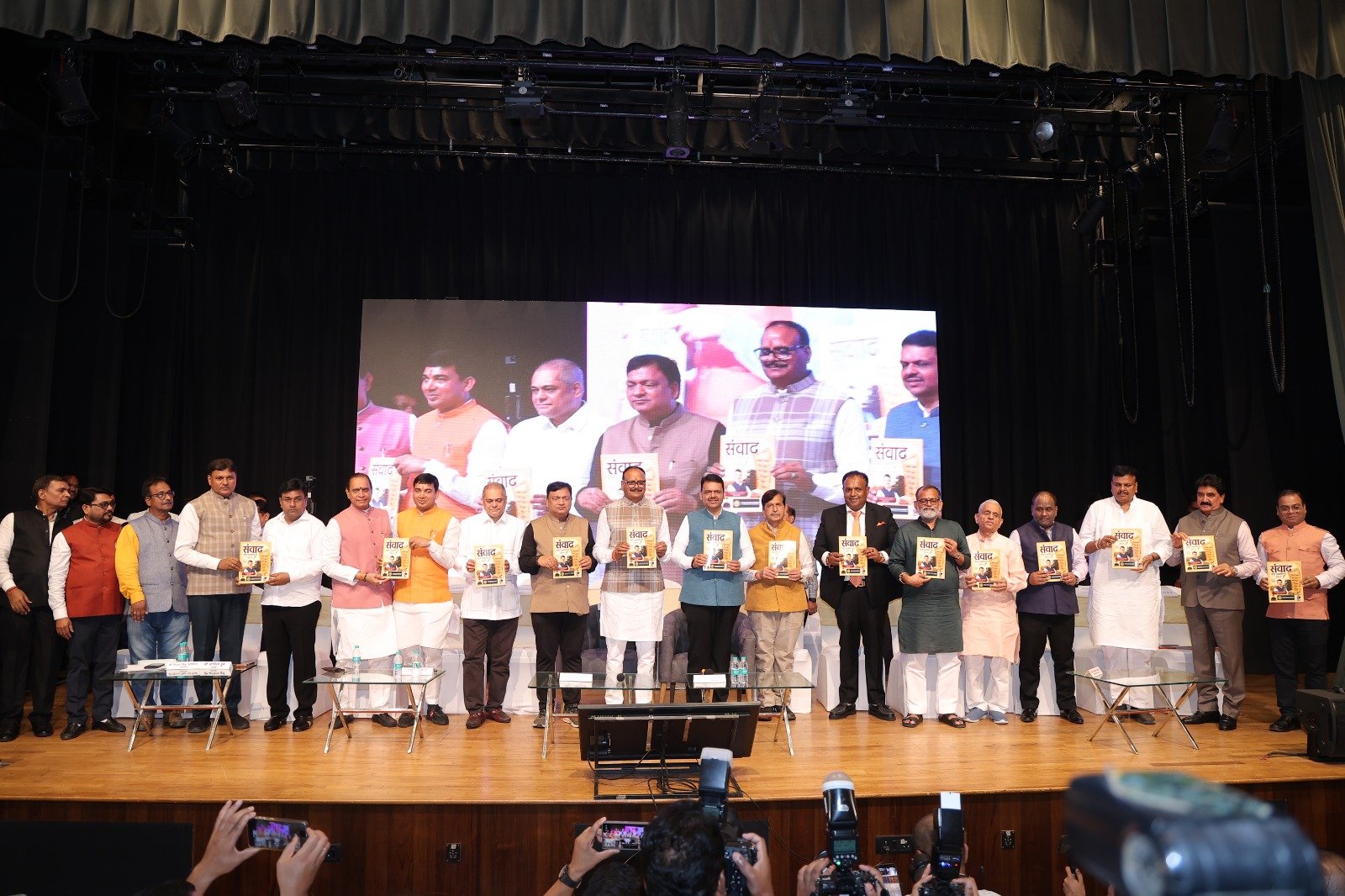 हिंदी पत्रकारिता द्विशताब्दी समारोह में सीएम फडणवीस बोले- भाषा के विरोध से सत्ता मिल सकती है, लेकिन देश का ज्ञान समाप्त हो जाएगा |