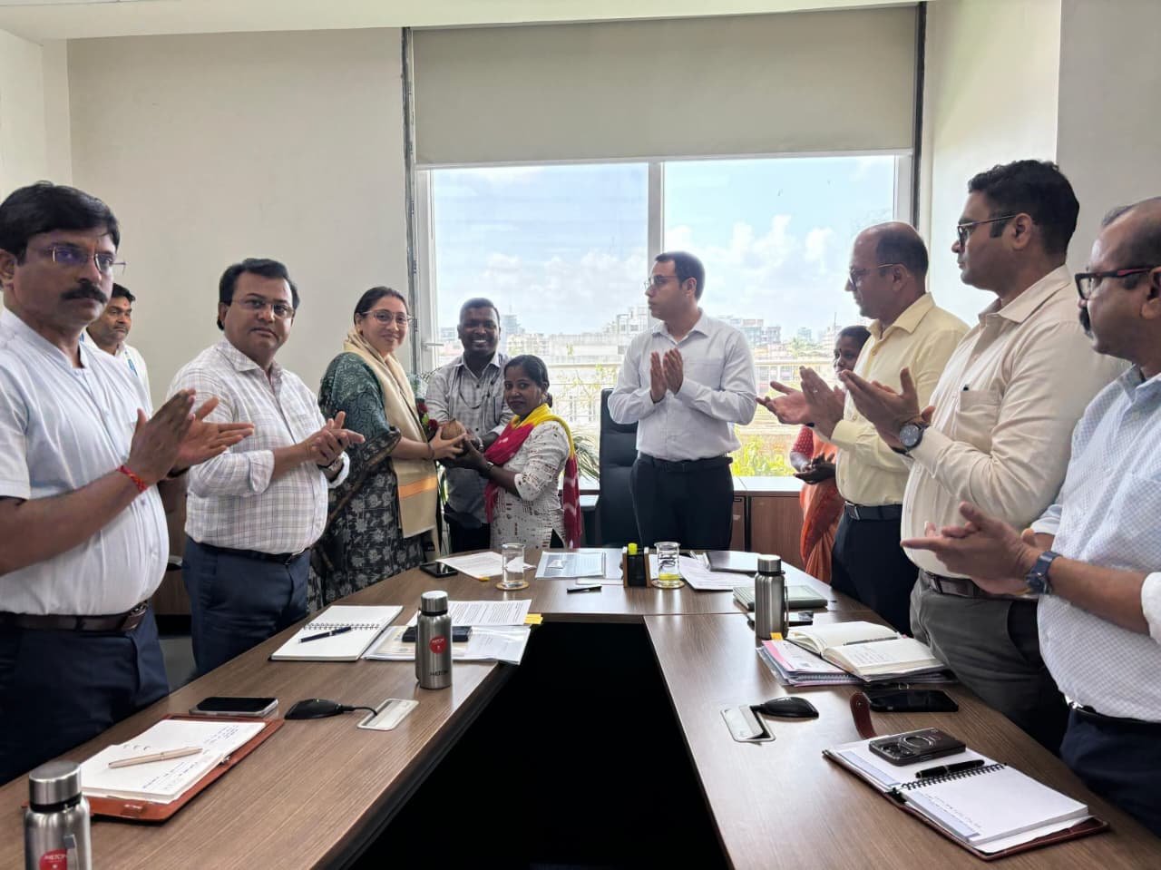 वसई: ठेका कर्मचारियों के बकाया वेतन और आदिवासी बस्तियों की सुविधाओं को लेकर विधायक स्नेहा दुबे पंडित की अहम बैठक |