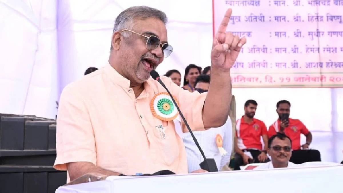 टीडीसीसी बैंक चुनाव: वसई सभा में हितेंद्र ठाकुर का बागी नेताओं पर निशाना, अनुशासनात्मक कार्रवाई के निर्देश |