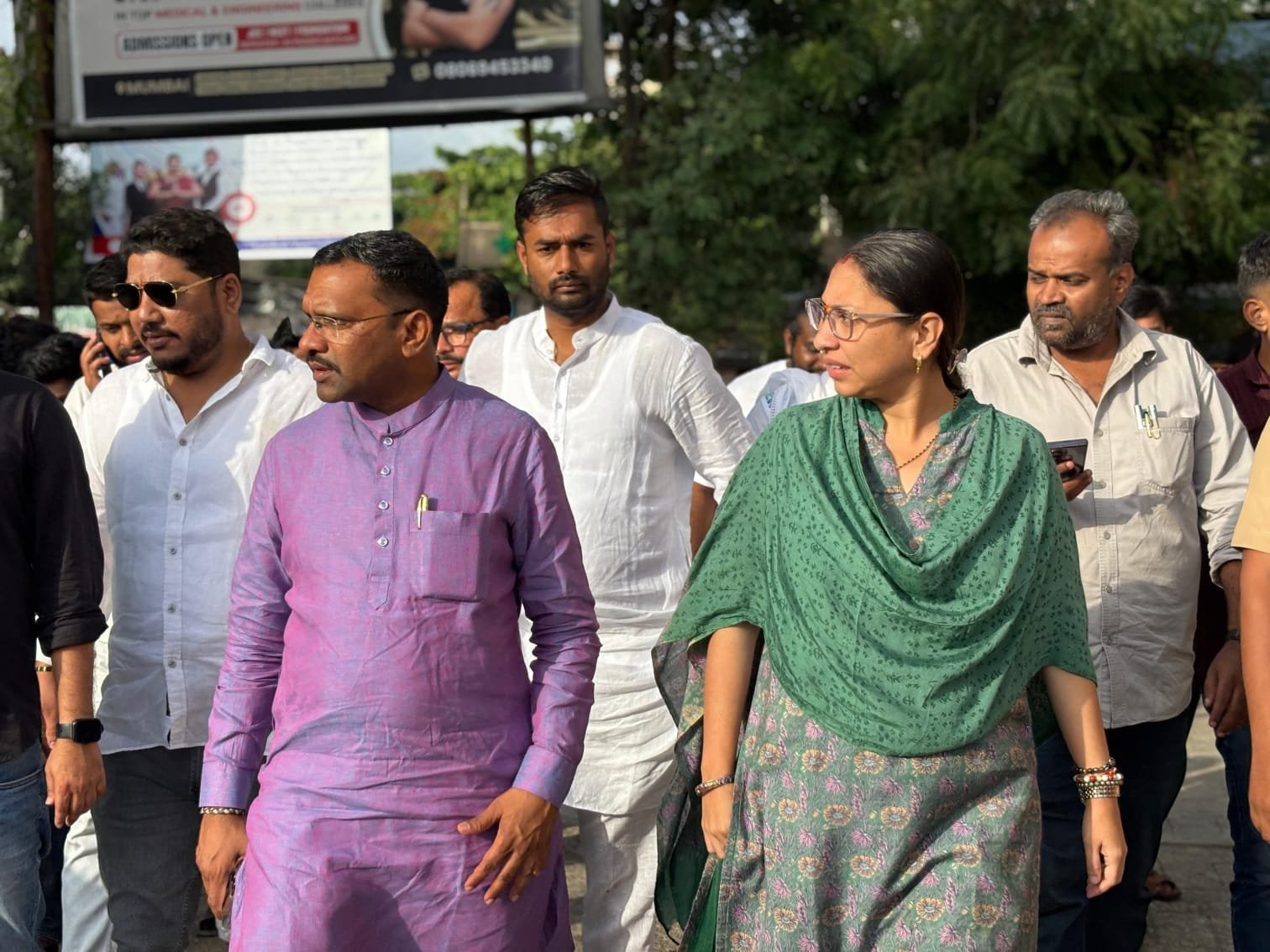 वसई रेलवे टर्मिनल परियोजना ने पकड़ी रफ्तार: सांसद हेमंत सवरा और विधायक स्नेहा दुबे ने किया स्थलीय निरीक्षण, समय पर कार्य पूरा करने पर जोर |