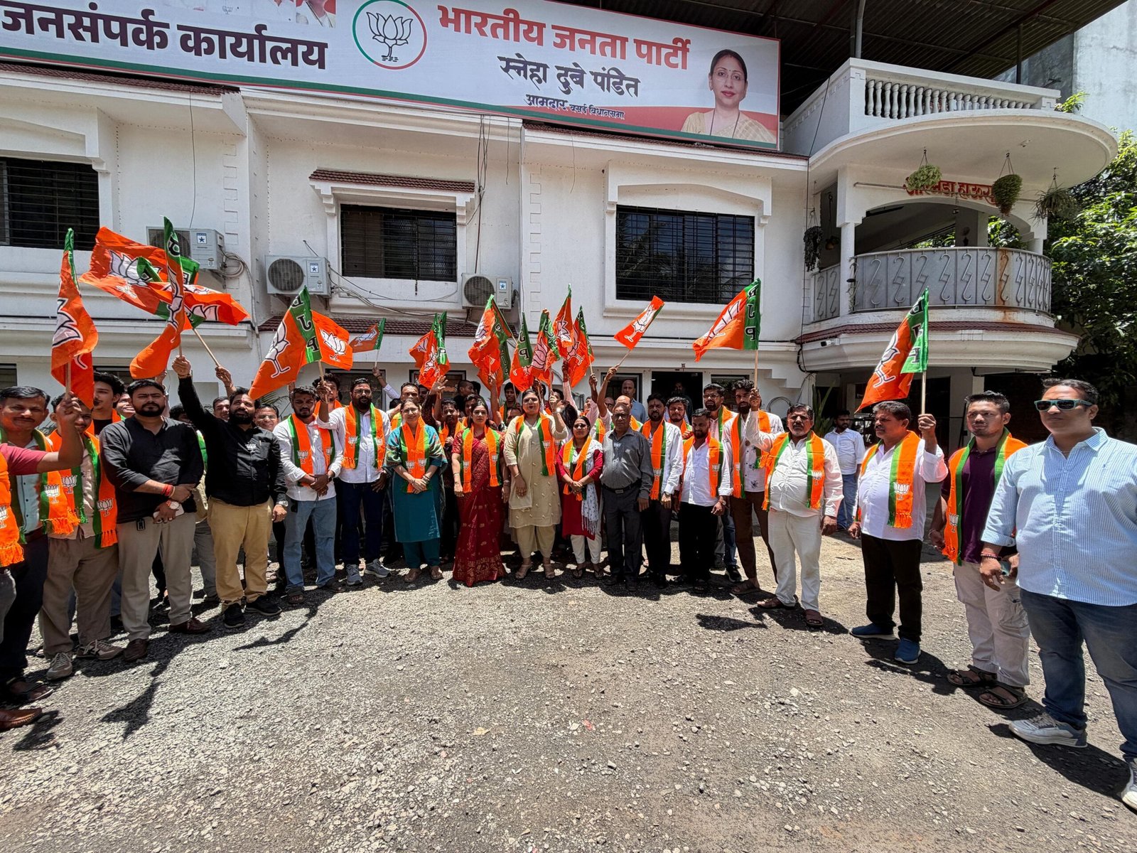 वसई में भाजपा का दमदार दांव: विभिन्न दलों के 50 से अधिक कार्यकर्ताओं ने पार्टी में किया प्रवेश |