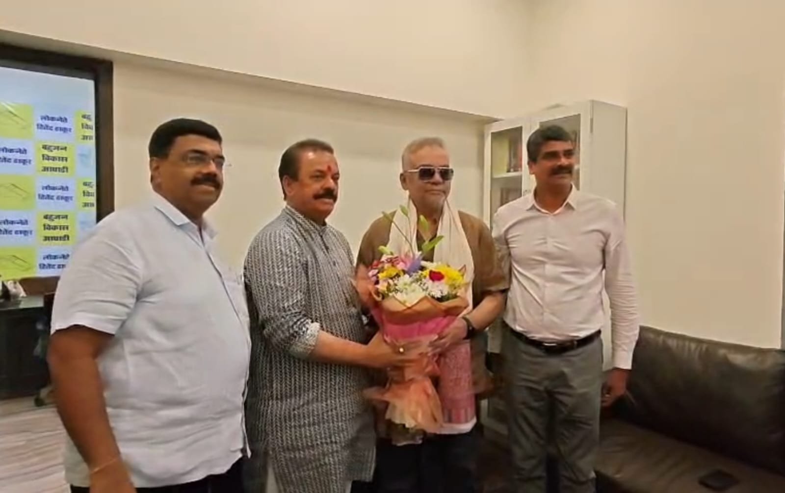 विधान परिषद सदस्य रवींद्र फाटक ने हितेंद्र ठाकुर समेत अन्य नेताओं से की मुलाकात, विकास कार्यों पर हुई चर्चा |