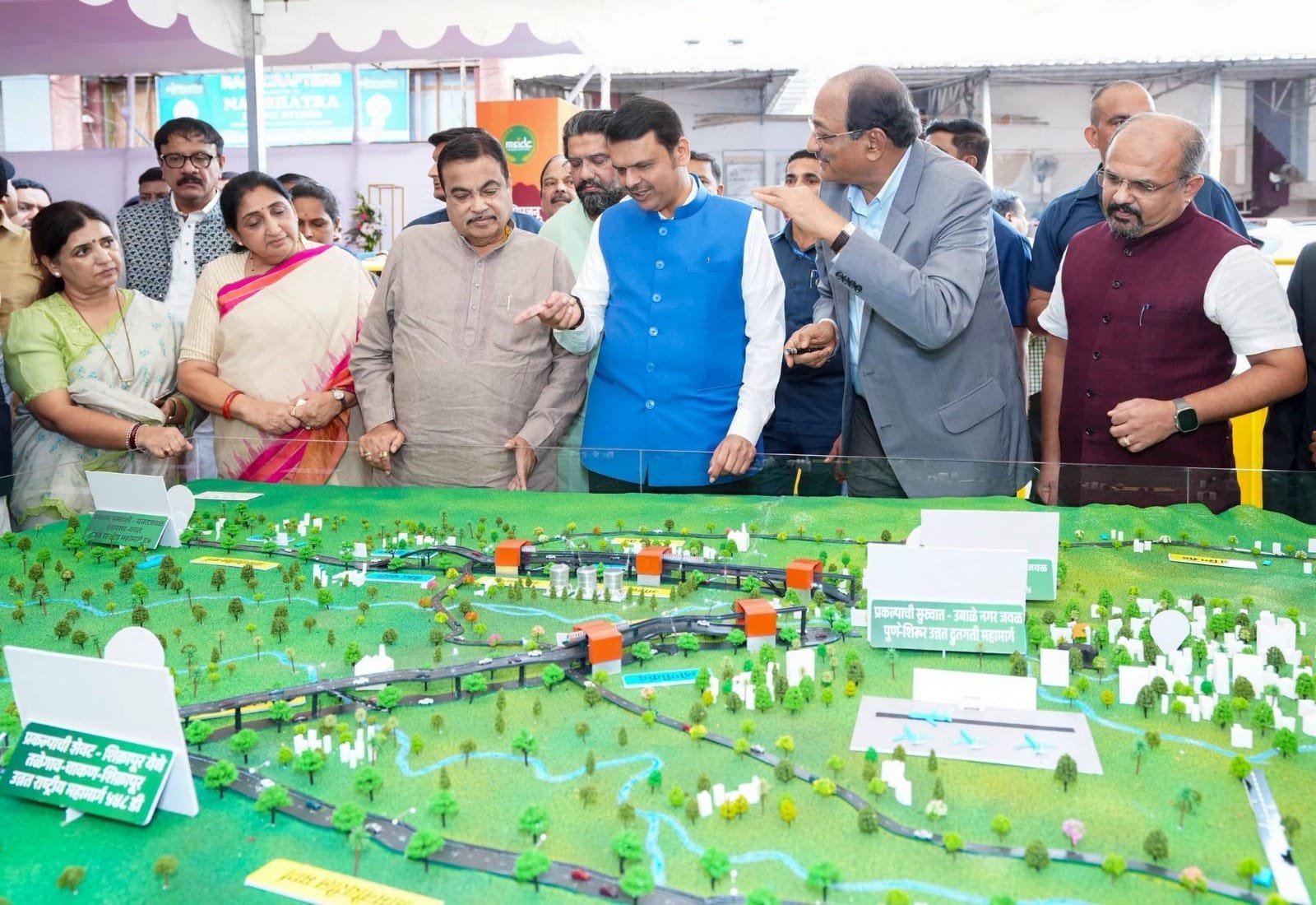 पुणे के इंफ्रास्ट्रक्चर में ऐतिहासिक क्रांति: गडकरी और फडणवीस ने किया 3 नए एलिवेटेड हाईवे का भूमिपूजन, बचेगा 50 मिनट का समय |
