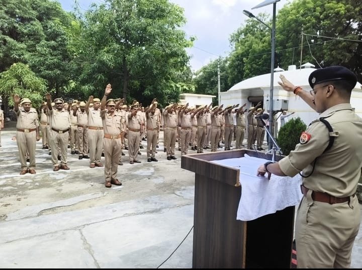 जौनपुर पुलिस लाइन में ‘भूजल सप्ताह’ पर शपथ ग्रहण, ASP गोल्डी गुप्ता ने दिया जल संरक्षण का संदेश |