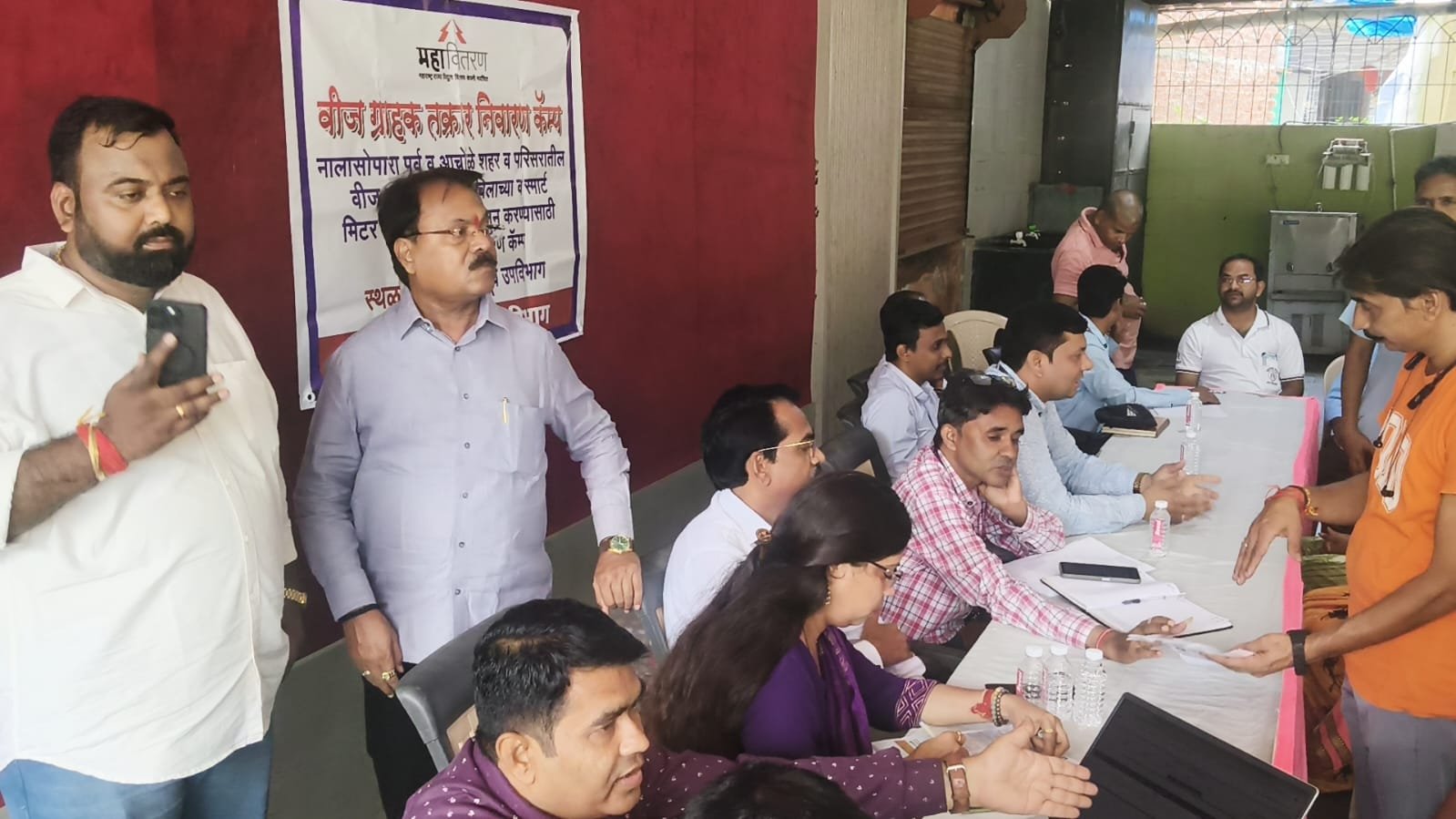 नालासोपारा: जनप्रतिनिधियों का प्रयास लाया रंग, महावितरण के विशेष शिविर में मौके पर ही सुलझीं बिजली उपभोक्ताओं की उलझनें |