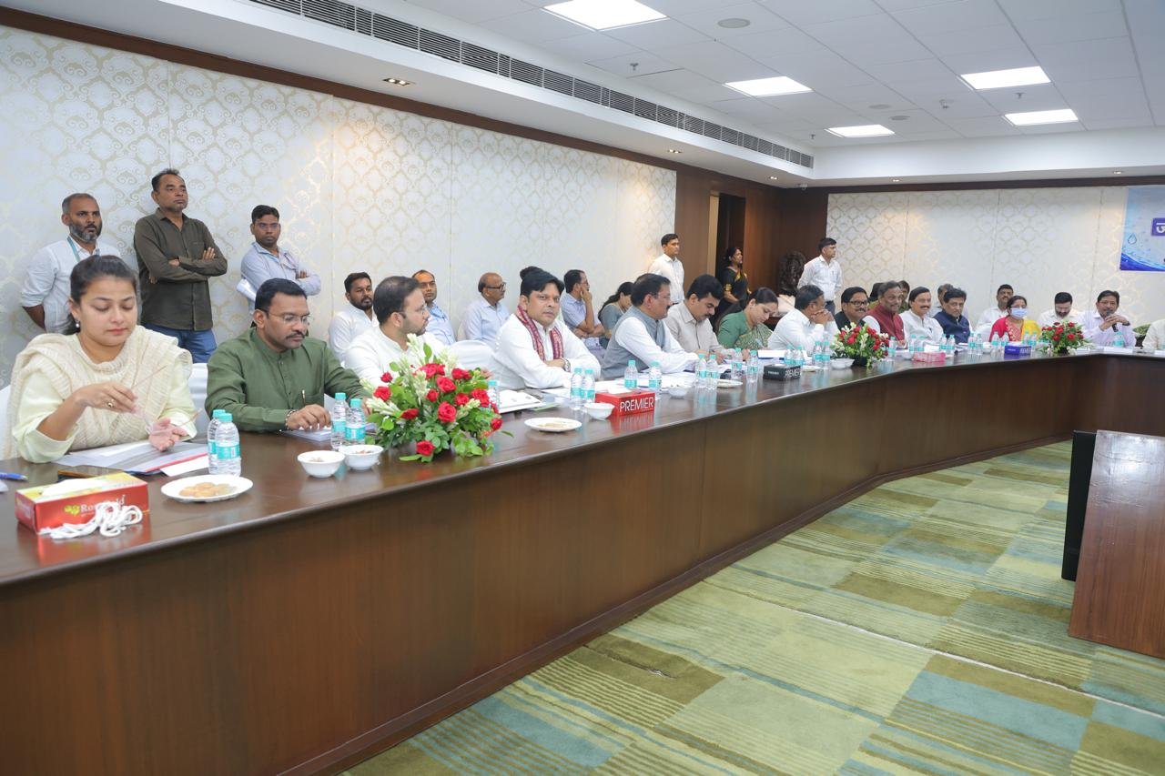 पालघर में जल जीवन मिशन के बकाया फंड के लिए सांसद डॉ. हेमंत सावरा ने दिल्ली में बुलंद की आवाज; केंद्रीय मंत्री सी.आर. पाटिल से की मुलाकात |