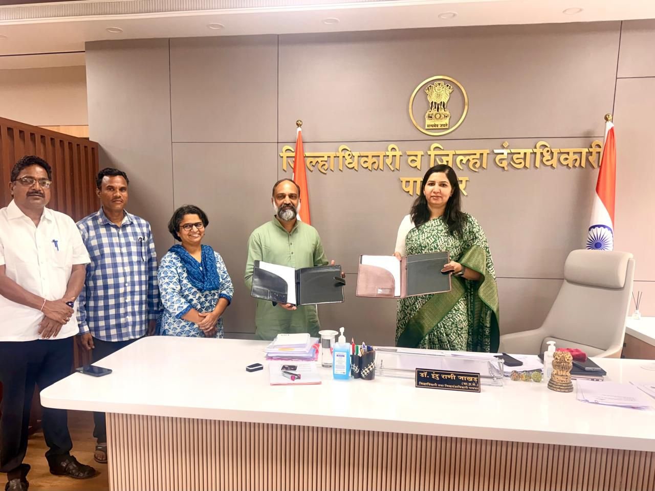 पालघर में सामुदायिक वन संसाधन अधिकारों के प्रभावी कार्यान्वयन के लिए जिला प्रशासन और Vayam के बीच समझौता ज्ञापन पर हस्ताक्षर |