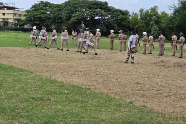 गणेशोत्सव से पहले विरार पुलिस की तैयारी तेज, जीवदानी ग्राउंड में दंगा नियंत्रण मॉक ड्रिल |