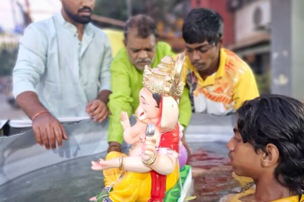 गणेशभक्तों की सेवा के लिए प्रशांत राऊत कार्यालय की पहल, कृत्रिम विसर्जन तालाब को मिला उत्स्फूर्त प्रतिसाद |