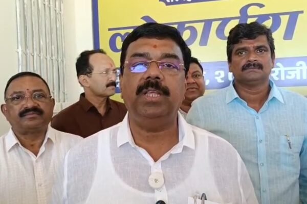 उद्घाटन कार्यक्रम नियमों के अनुसार हुआ, विरोधियों ने मुख्यमंत्री को गुमराह किया: महापौर अजीव पाटील |