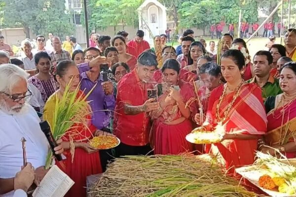 वसई में आगेरा पर्व का उत्साह, पारंपरिक शोभायात्रा में पहली फसल चर्च में अर्पित |