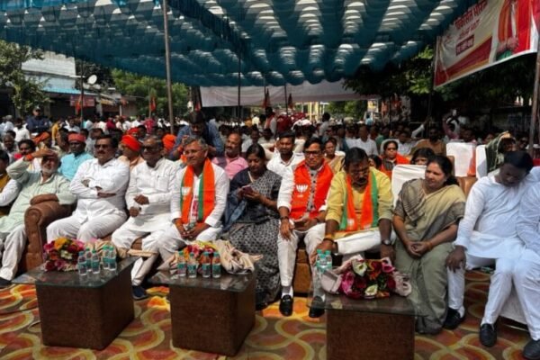 कलश उद्घाटन के बाद हाईडिल चौराहे से रवाना हुई सेवा ज्योति यात्रा, प्रमुख मार्गों से होकर वापस पहुंची कार्यक्रम स्थल