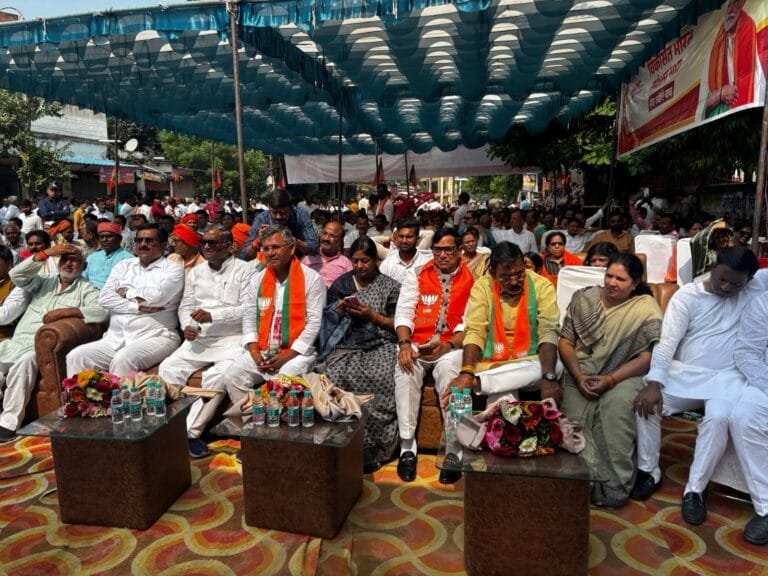 कलश उद्घाटन के बाद हाईडिल चौराहे से रवाना हुई सेवा ज्योति यात्रा, प्रमुख मार्गों से होकर वापस पहुंची कार्यक्रम स्थल